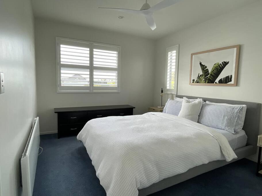 The Blue Beach House Mangawhai Eksteriør billede